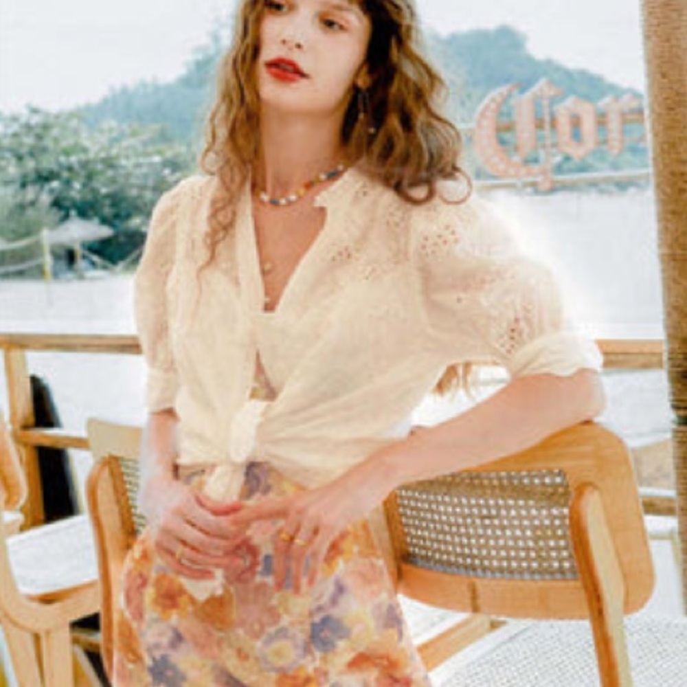 Petite Studi Floral Embroidered Scallop Puff Shirt